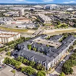 New Modern Upscale Suite W/Pool View Near Med Center