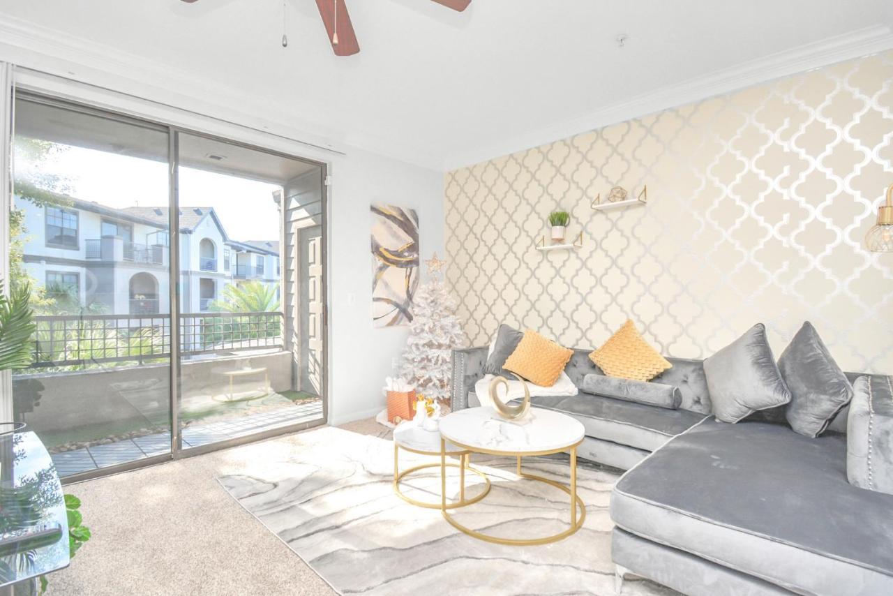 New Modern Upscale W/pool View Near Med Center Apartment