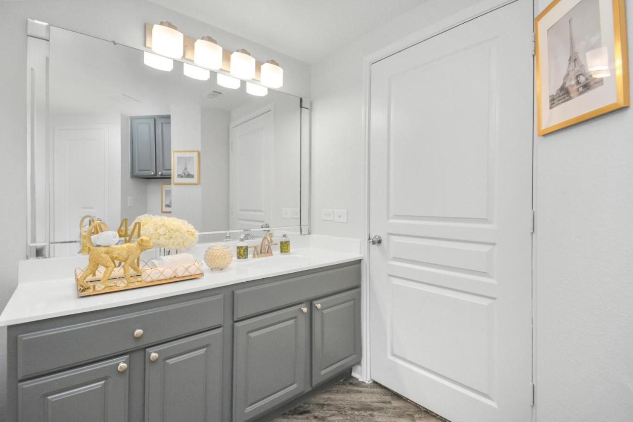 New Modern Upscale W/pool View Near Med Center * Houston